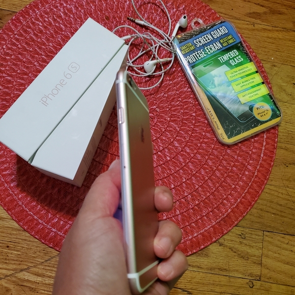 Apple iPhone 6S Unlocked 32GB - Picture 4 of 6